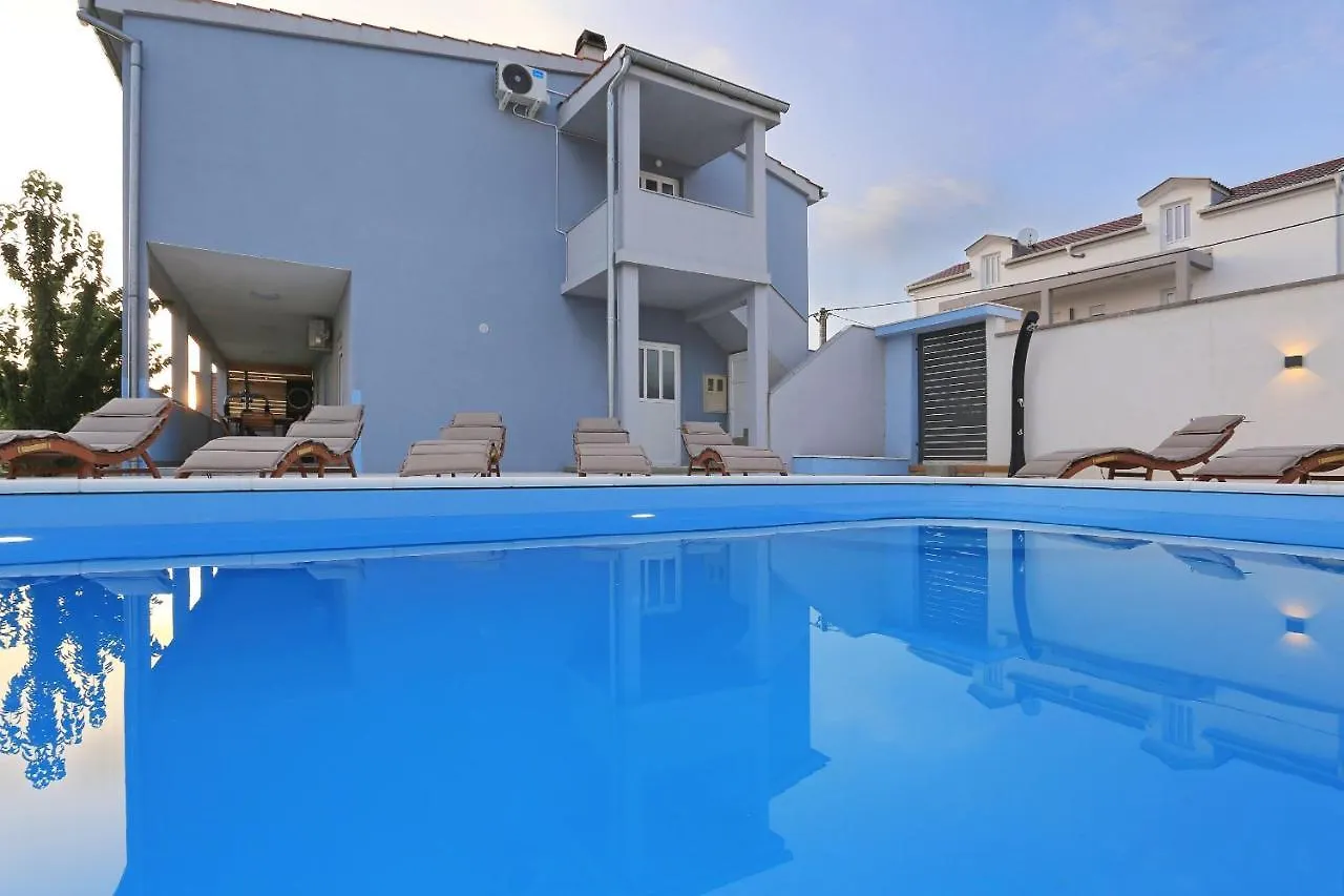 Villa M Maslenica
