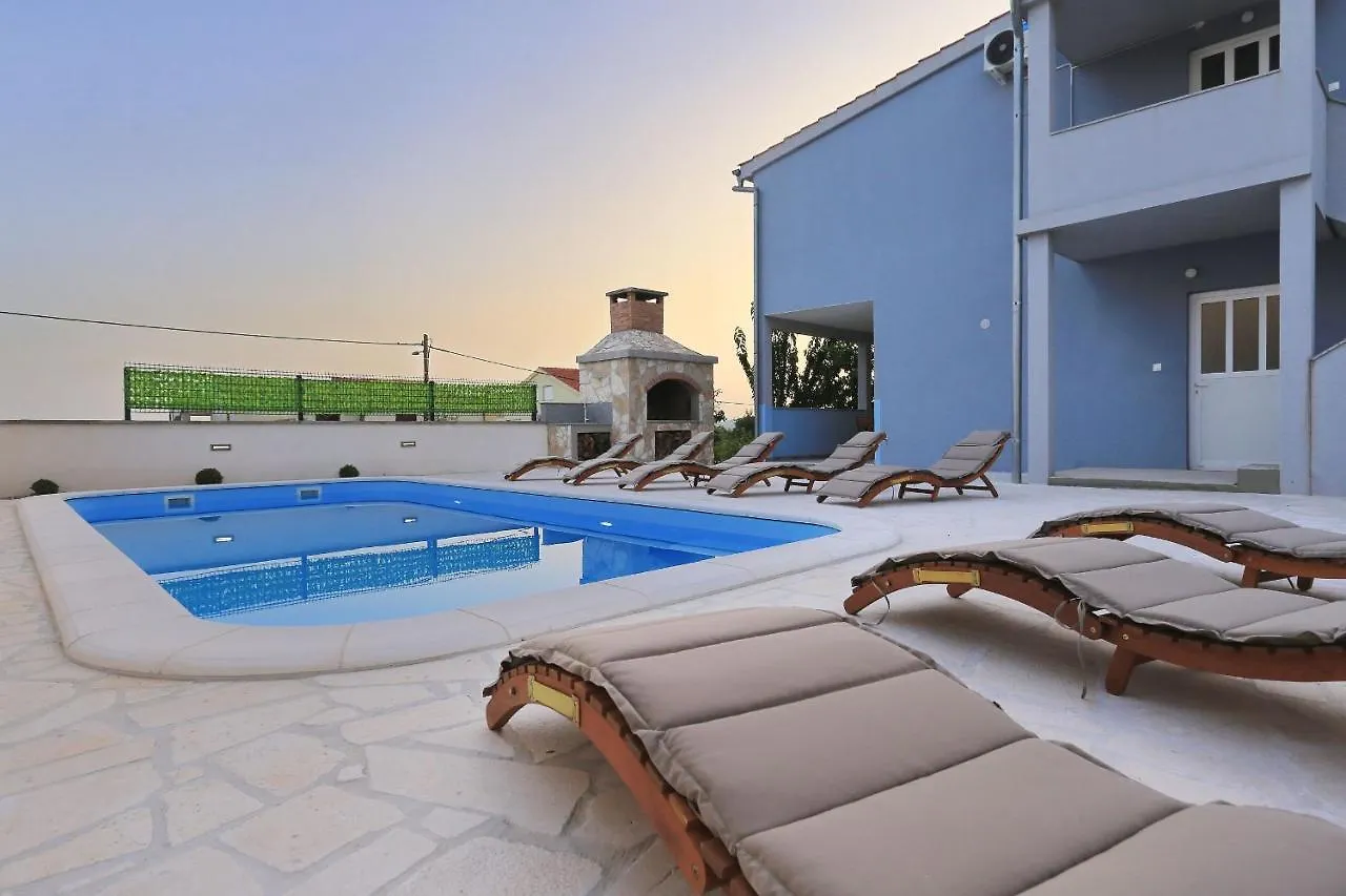 Villa M Maslenica