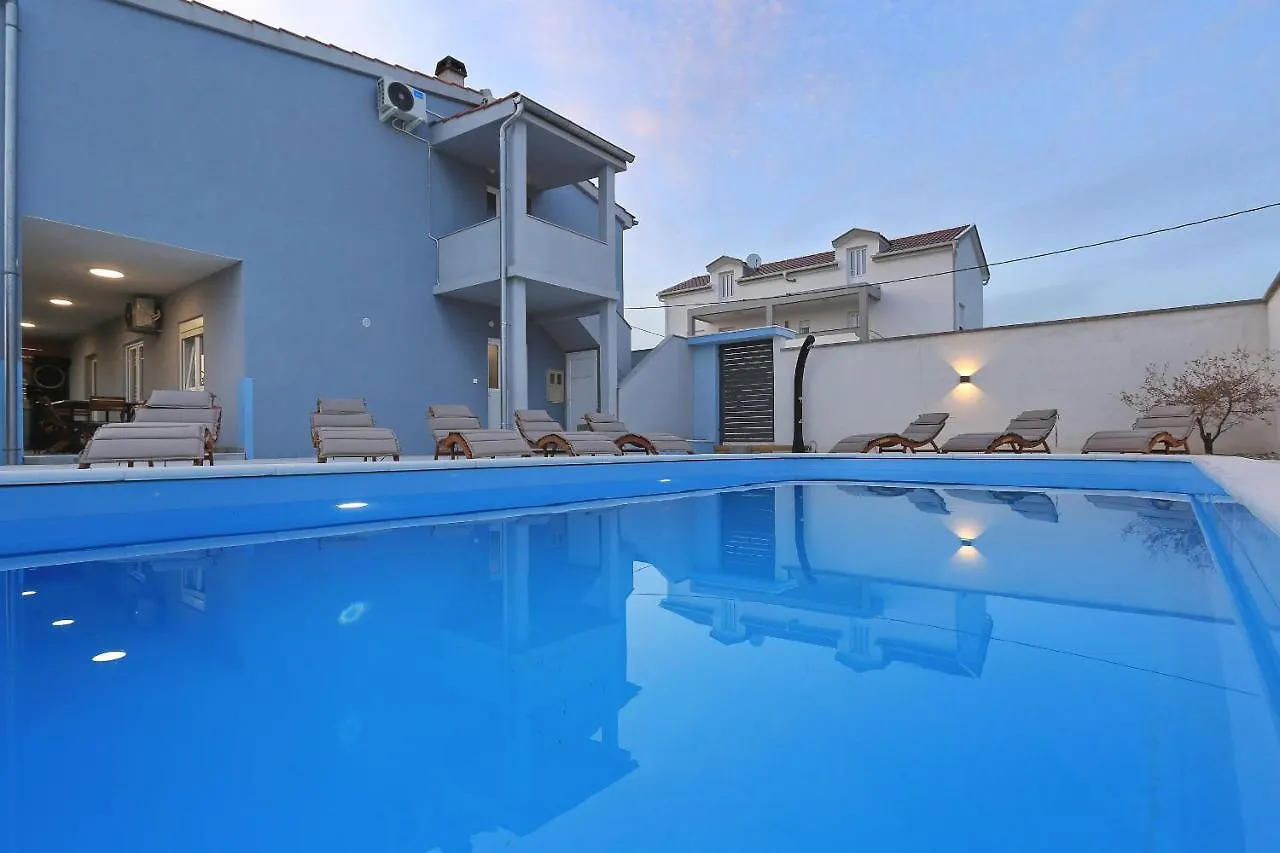 Villa M Maslenica