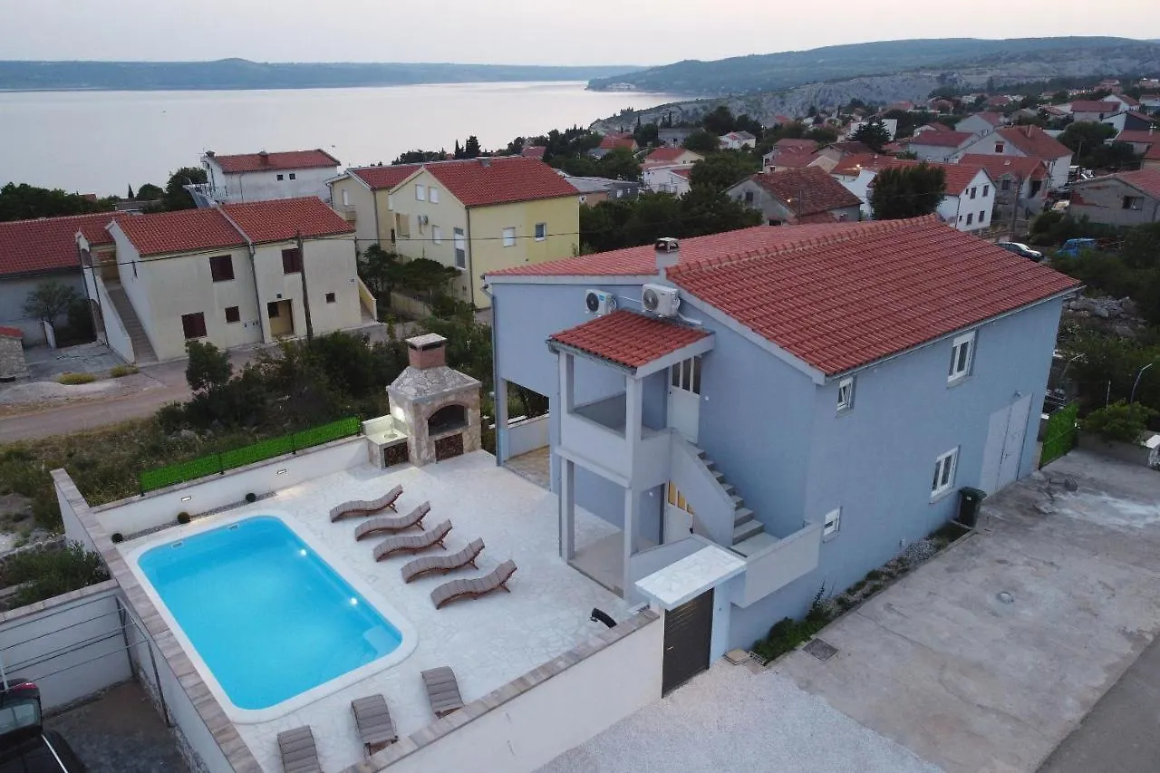 Villa M Maslenica