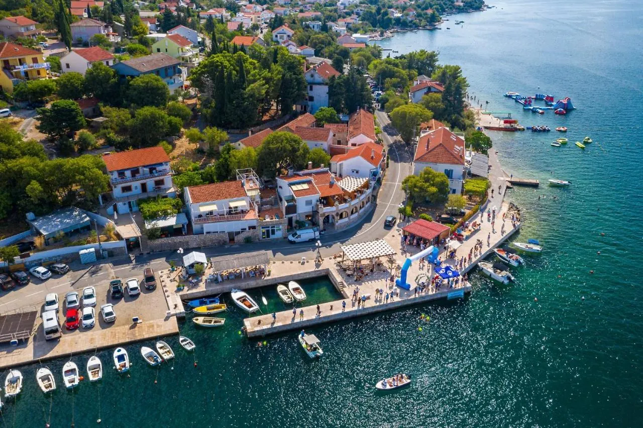 Villa M Maslenica
