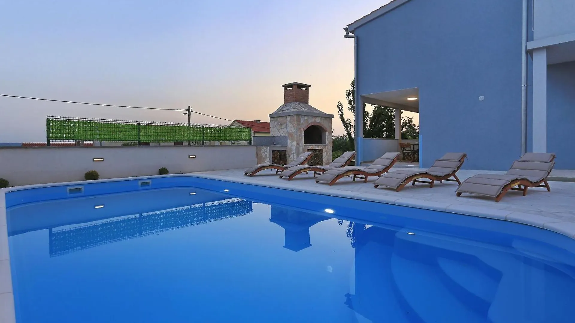 Villa M Maslenica