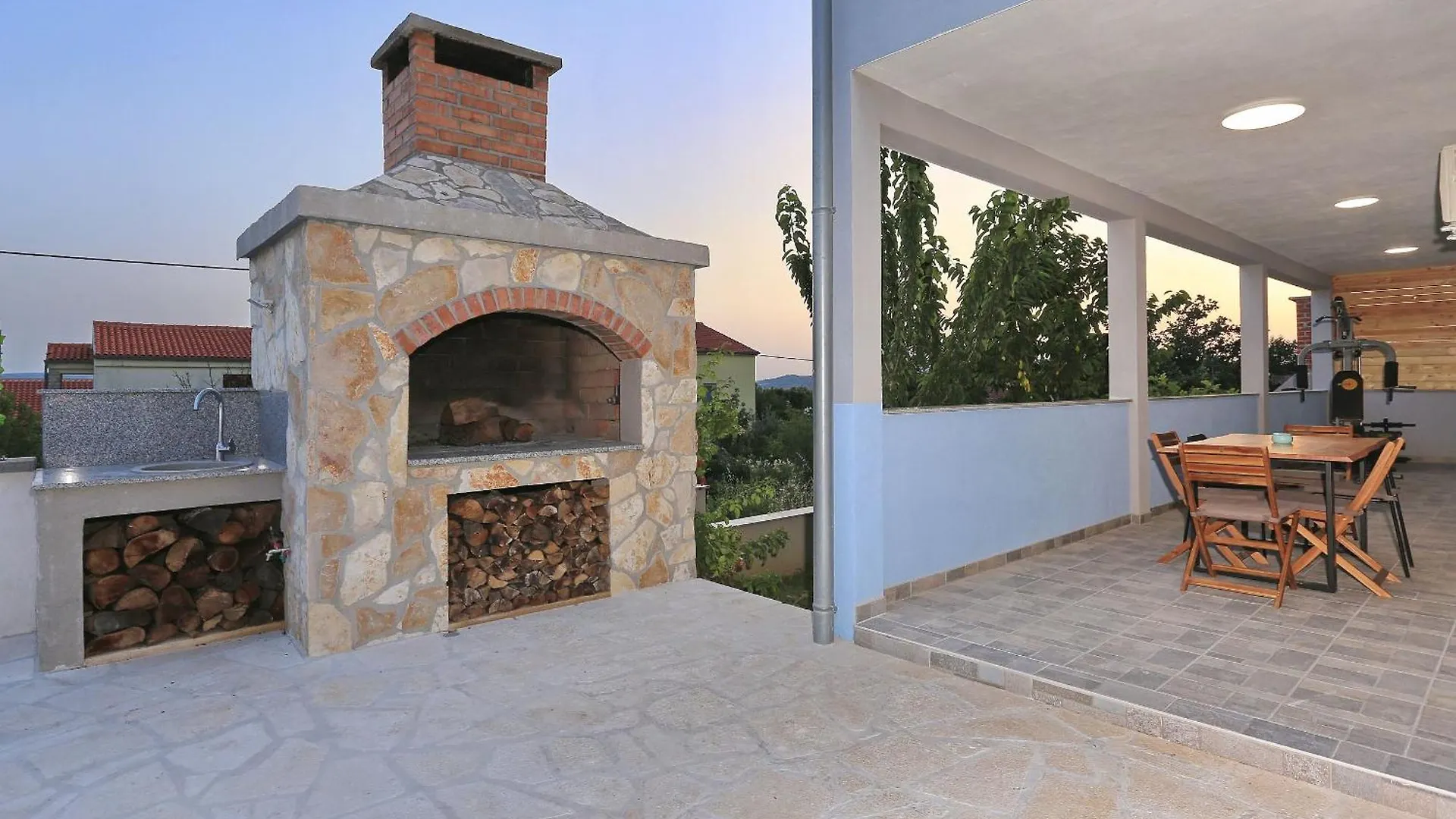 Villa M Maslenica